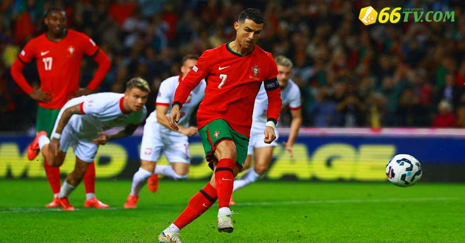 Ronaldo phá 2 kỷ lục ở trận Bồ Đào Nha đại thắng Ba Lan